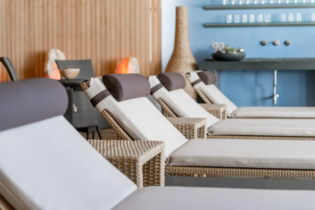 Hotel Andy in Jerzens – Entspannungsbereich im Spa mit bequemen Liegen | Wellnesshotel Tirol