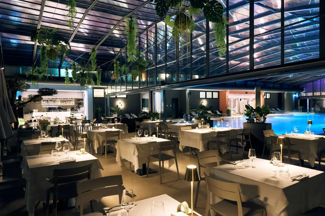 Hotel Montegrotto Terme Mioni Royal San in Abano Terme – Restaurantbereich am Pool | Wellnesshotel Abano Terme