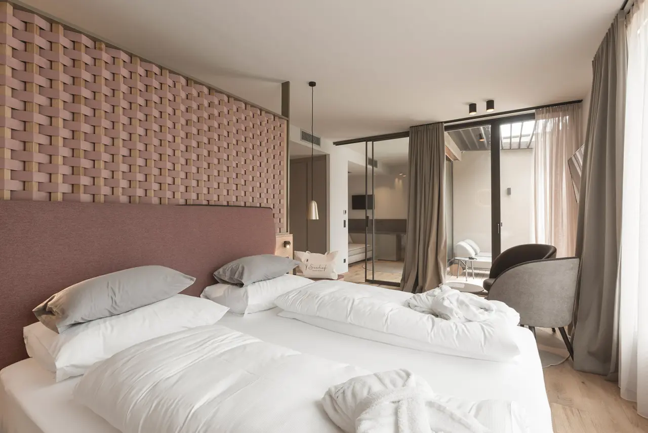 Hotel Seehof - nature retreat in Brixen – Elegantes Doppelzimmer mit privater Terrasse und modernem Design | Wellnesshotel Südtirol
