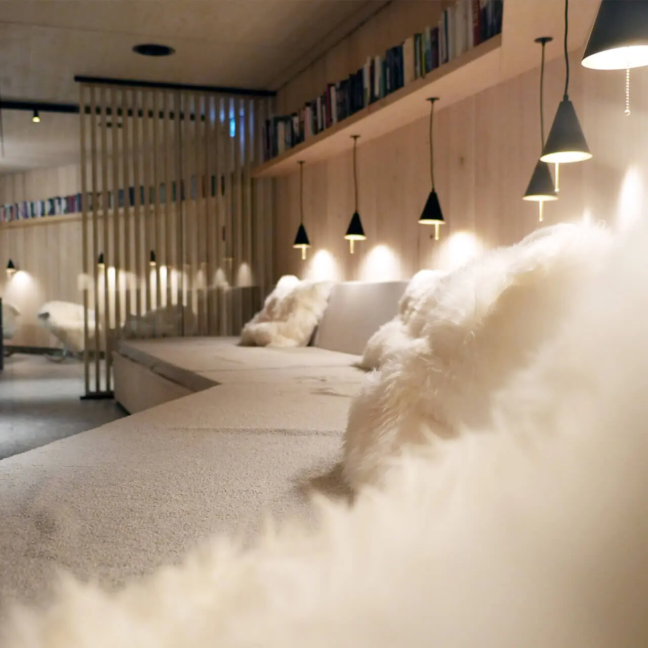 Tannenhof Sport & SPA in Weiler-Simmerberg – Gemütlicher Ruheraum mit Leseecke | Wellnesshotel Allgäu