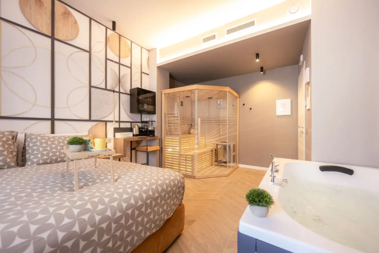 VILLA Como, Jacuzzi Spa and Private Pool - Vacation Home