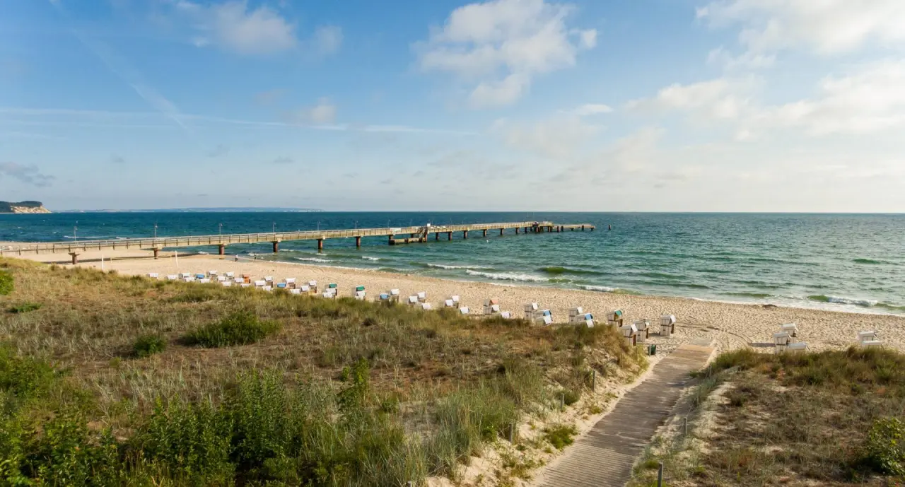 AKZENT Waldhotel SPA Rügen in Ostseebad Göhren – Strand mit Seebrücke und Ostsee | Wellnesshotel Rügen