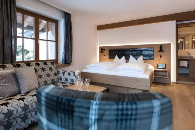 Hotel Berwanger Hof in Obermaiselstein – Komfortables Doppelzimmer im alpinen Stil | Wellnesshotel Allgäu