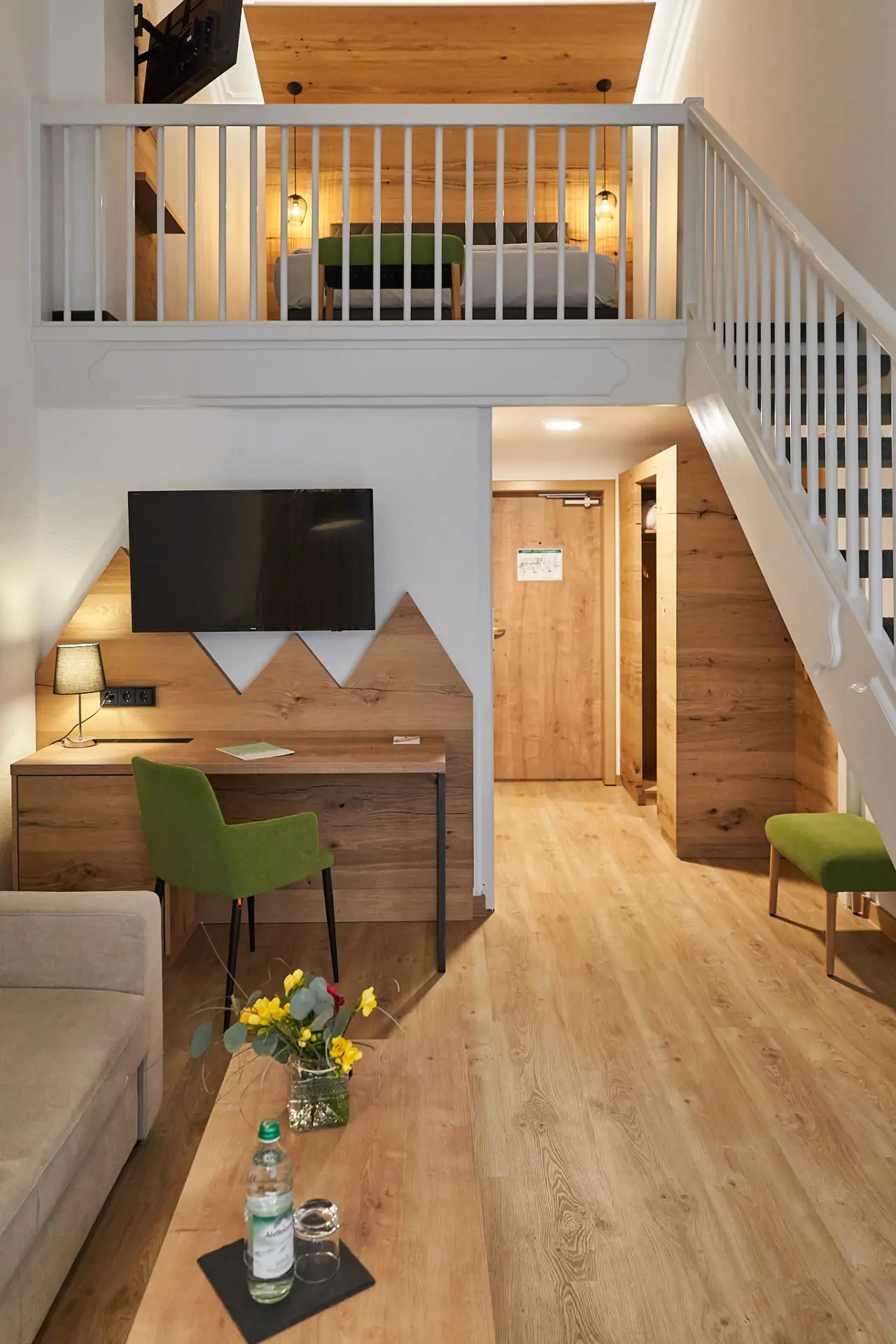 Riessersee Hotel in Garmisch-Partenkirchen – Komfortables Hotelzimmer mit Galerie | Wellnesshotel Alpen
