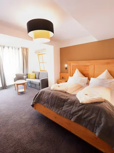 Wellnesshotel Riedlberg in Drachselsried – Komfortables Doppelzimmer mit Holzelementen | Wellnesshotel Bayerischer Wald