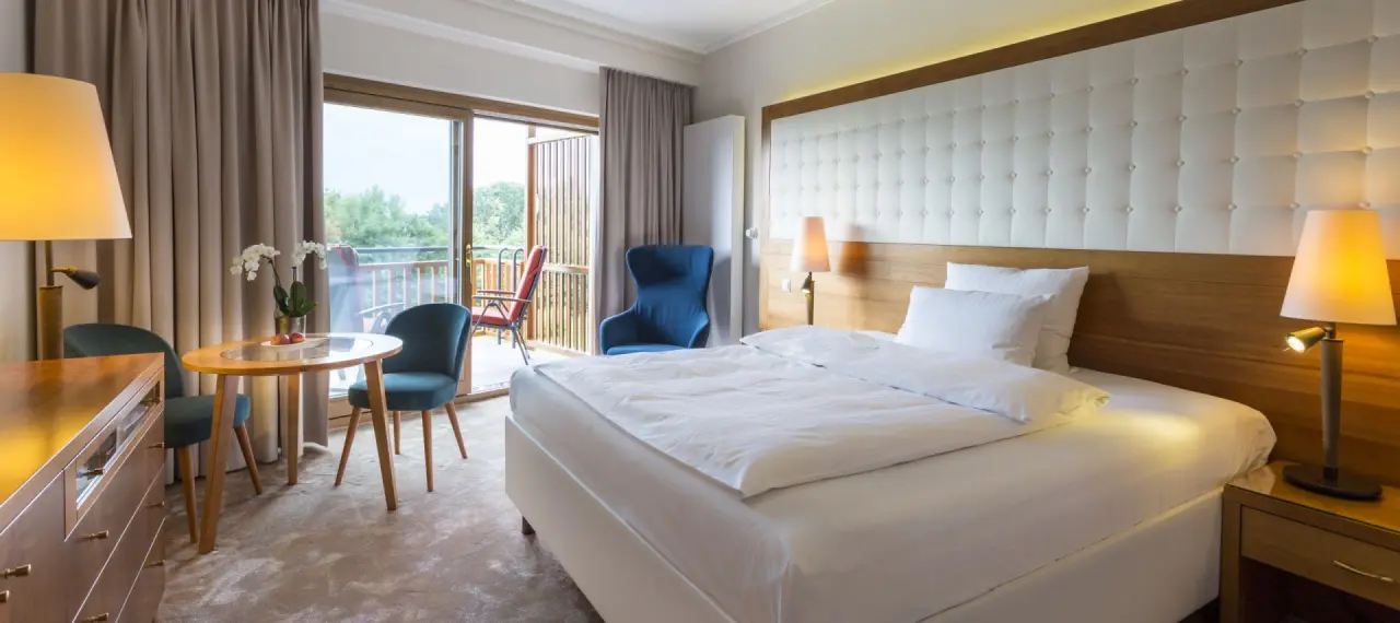 Hotel & Spa Der Steirerhof Bad Waltersdorf in Bad Waltersdorf – Komfortables Doppelzimmer mit Balkon | Wellnesshotel Steiermark