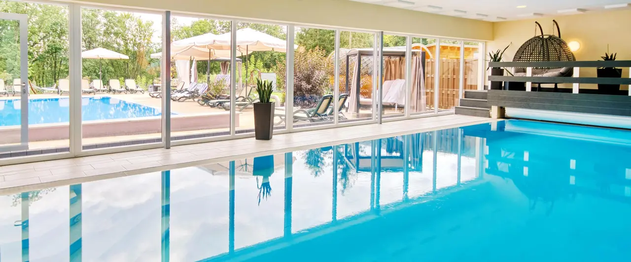 AKZENT Aktiv & Vital Hotel Thüringen in Schmalkalden – Helles Hallenbad mit Blick ins Grüne | Wellnesshotel Thüringen