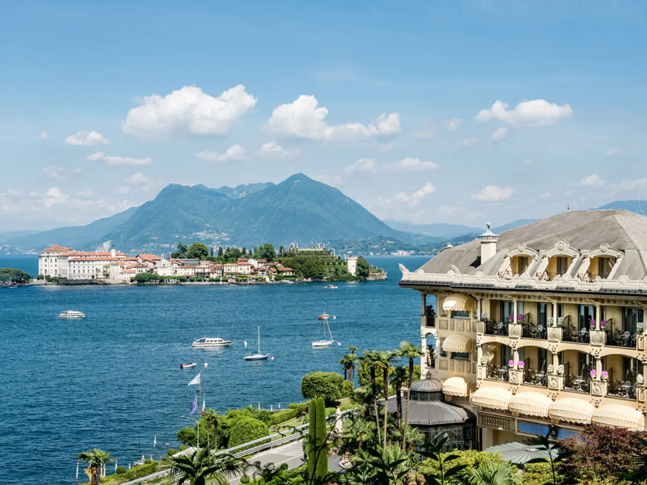 Hotel Villa e Palazzo Aminta in Vico Morcote – Hotelansicht am Lago Maggiore mit Isola Bella | Wellnesshotel Lago Maggiore