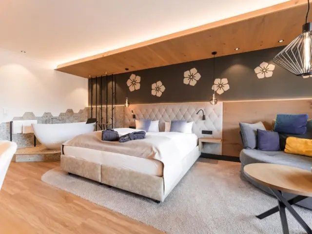 Posthotel in Rattenberg – Elegante Suite mit freistehender Badewanne | Wellnesshotel Tirol