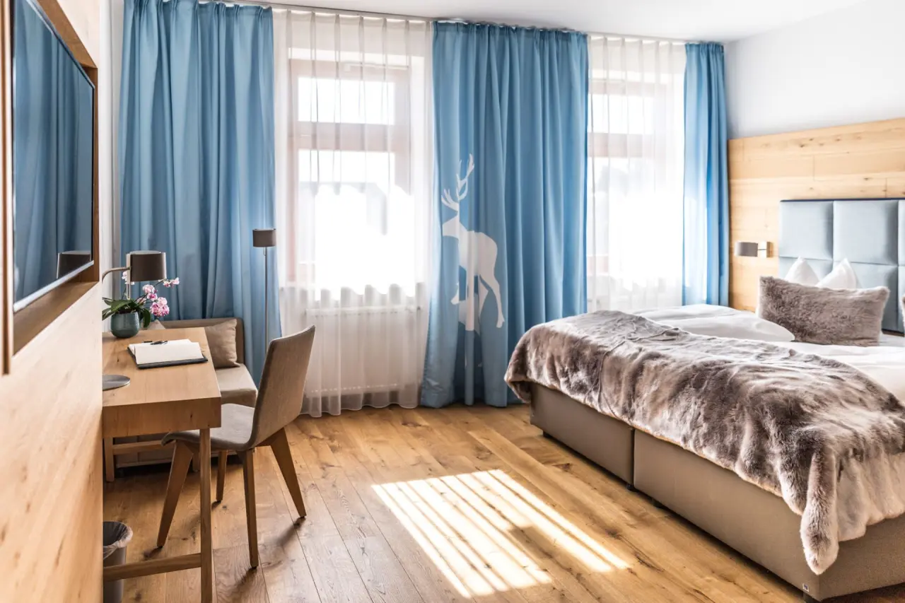 Das Aunhamer in Bad Griesbach – Helles und modernes Doppelzimmer mit Holzboden | Wellnesshotel Niederbayern