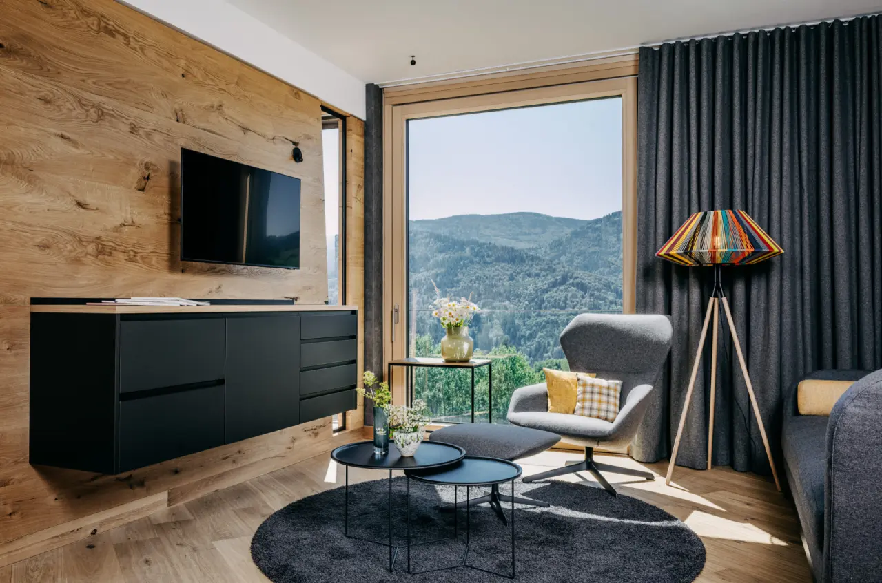 Luisenhöhe in Horben – Komfortables Hotelzimmer mit Panoramablick auf den Schwarzwald | Wellnesshotel Schwarzwald