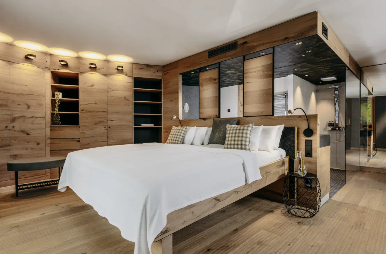 Luisenhöhe in Horben – Komfortables Doppelzimmer mit Holzelementen | Wellnesshotel Schwarzwald