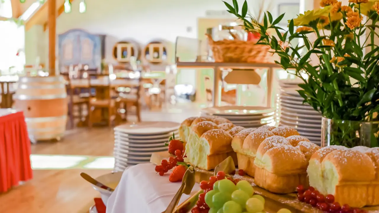 VILA VITA Pannonia in Pamhagen – Reichhaltiges Frühstücksbuffet mit frischen Früchten | Wellnesshotel Burgenland