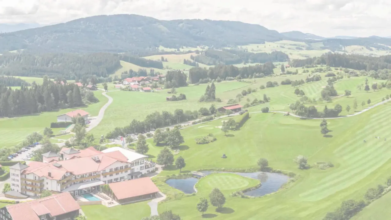 Hanusel Hof in Weitnau-Hellengerst – Hotelanlage mit Golfplatz und Bergkulisse | Wellnesshotel Allgäu