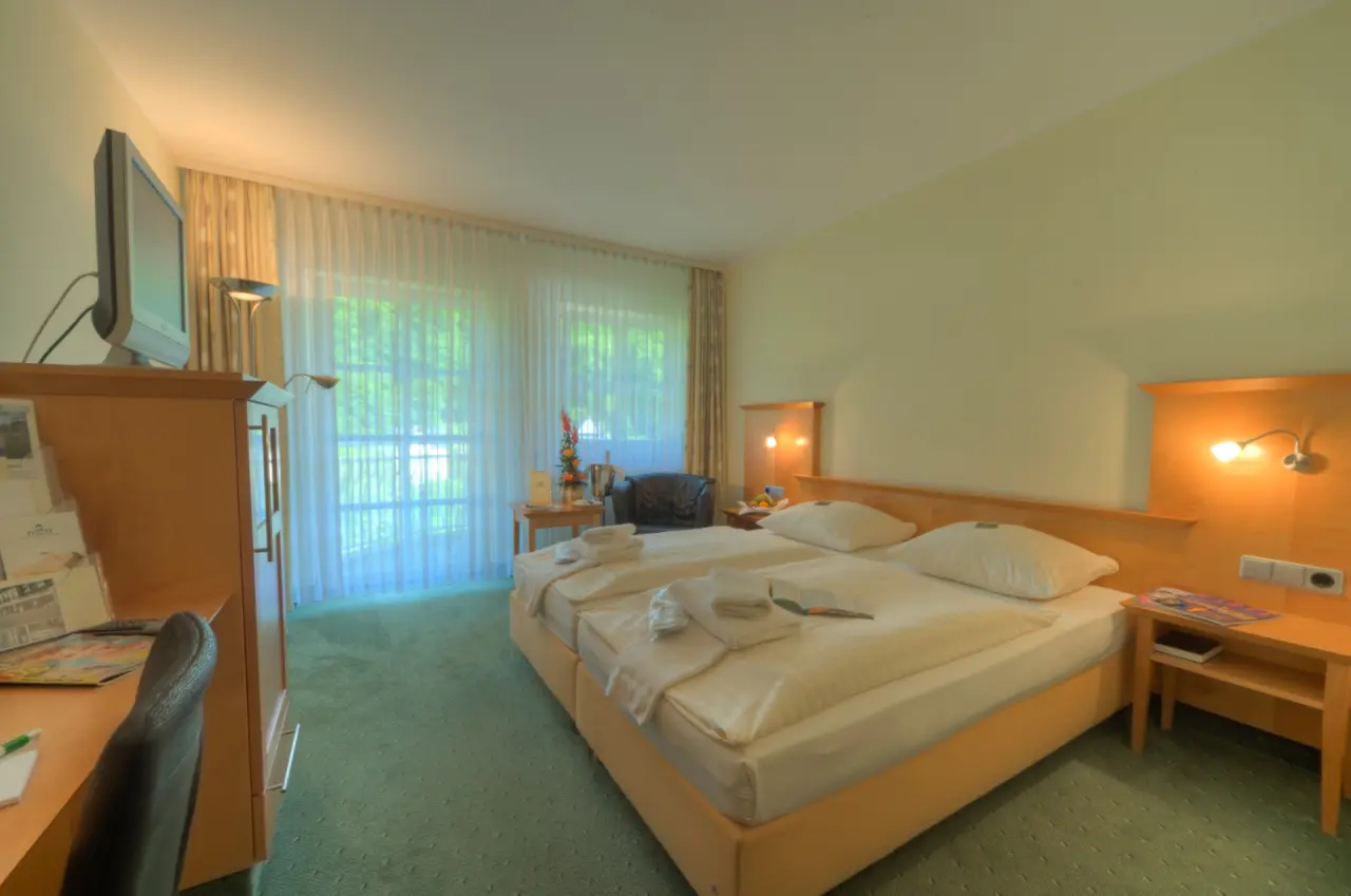 Hotel Lahnschleife in Weilburg – Komfortables Doppelzimmer mit Blick ins Grüne | Wellnesshotel Lahn-Dill-Kreis