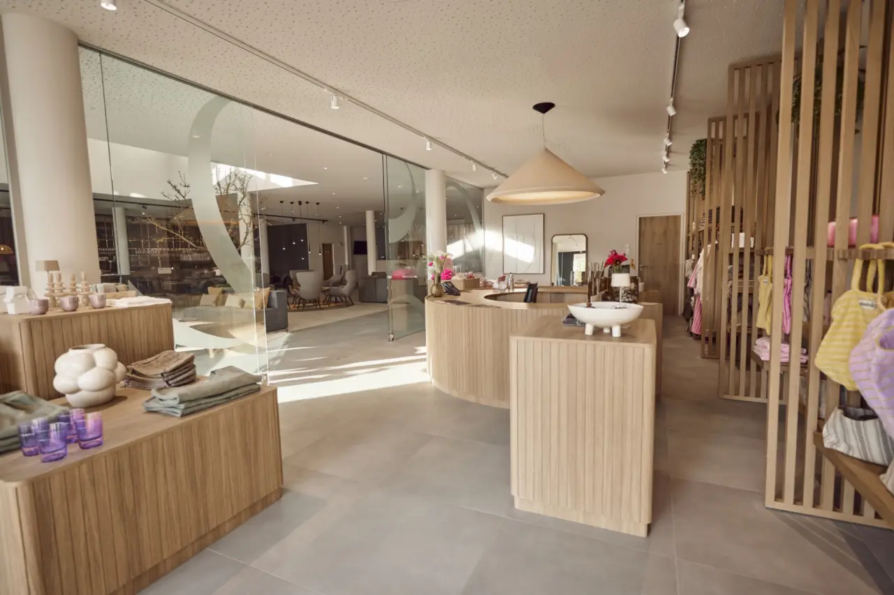 Nouri Hotel