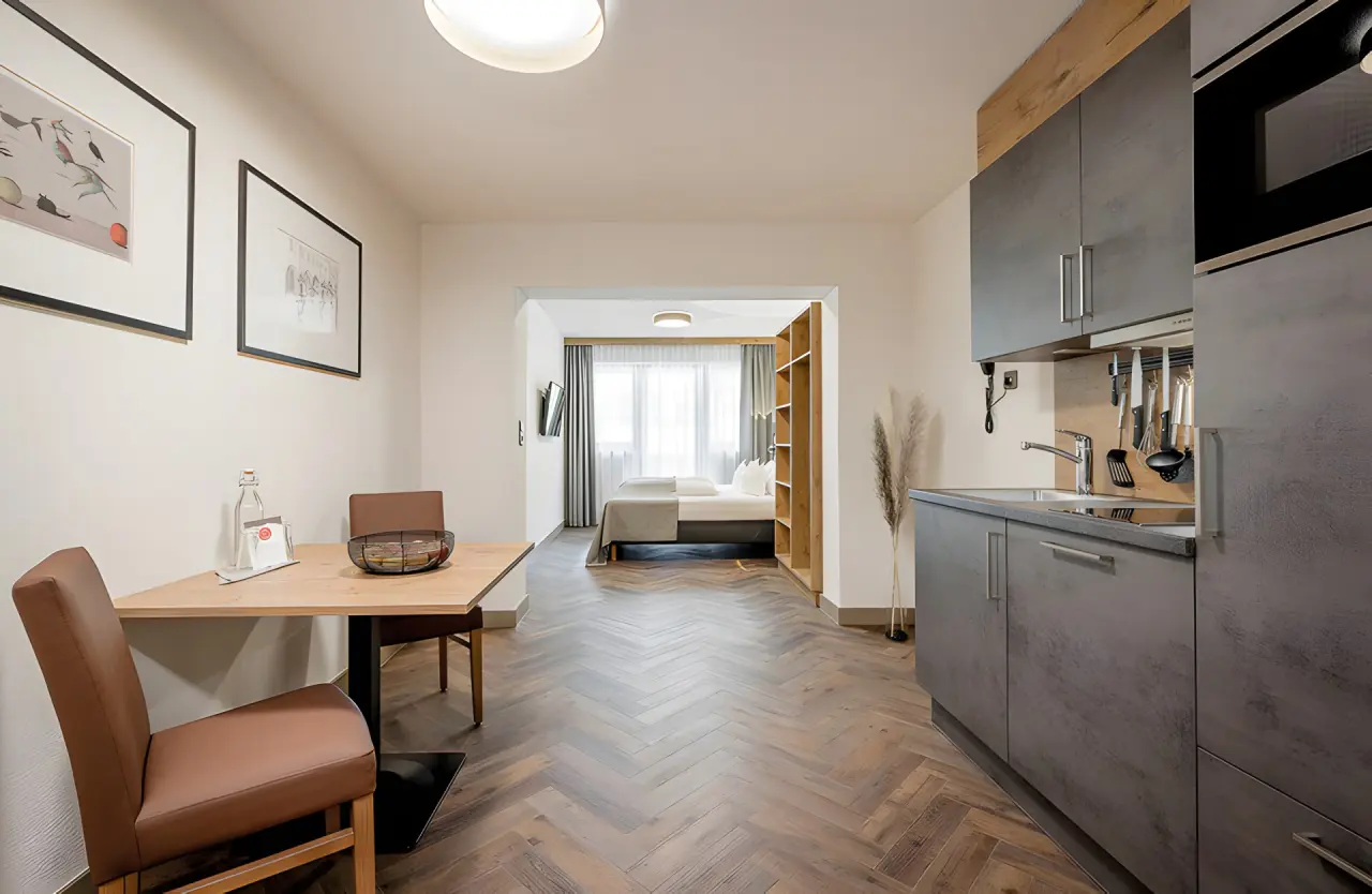 Hotel Regina in Sölden – Modernes Apartment mit Küchenzeile und Schlafbereich | Wellnesshotel Tirol