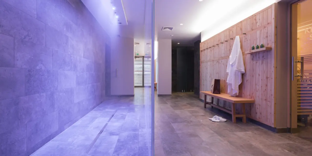 Nationalpark Lodge Grossglockner in Heiligenblut am Grossglockner – Umkleidebereich im Spa | Wellnesshotel Kärnten
