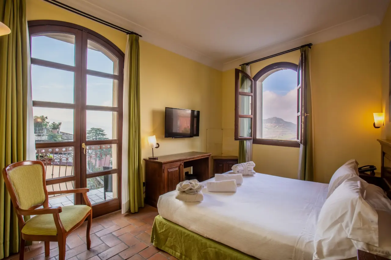 Oste del Castello in Verucchio – Hotelzimmer mit Balkon und malerischer Aussicht | Wellnesshotel Emilia-Romagna