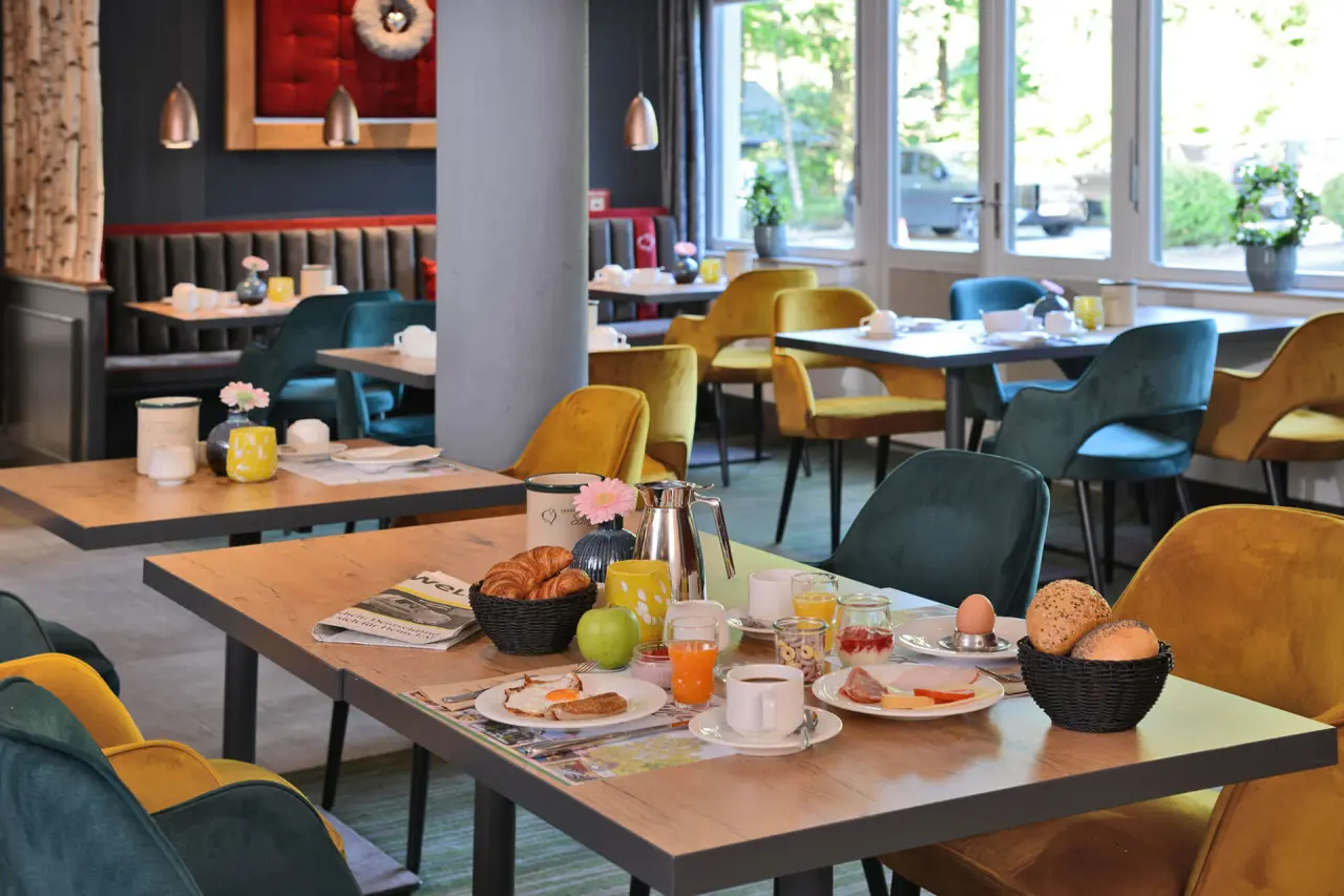 Landhotel Schnuck in Schneverdingen – Reichhaltiges Frühstücksbuffet mit frischen Speisen | Wellnesshotel Lüneburger Heide