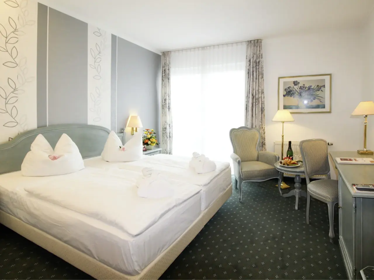 Hotel Residenz Bad Frankenhausen in Bad Frankenhausen – Komfortables Doppelzimmer mit Sitzbereich | Wellnesshotel Thüringen