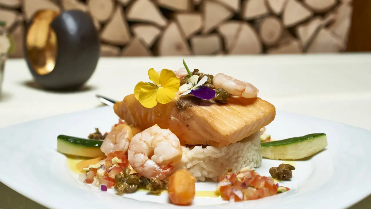 Familienhotel Schreinerhof in Schönberg – Exquisites Fischgericht mit Garnelen und frischen Kräutern | Wellnesshotel Bayerischer Wald