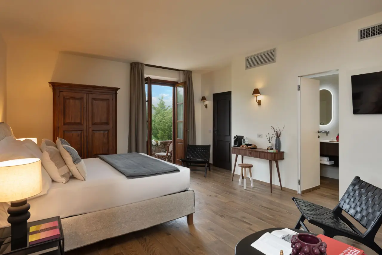 Poggio Paradiso Resort & Spa in Torrita di Siena – Geräumiges Hotelzimmer mit Balkon und Bad | Wellnesshotel Toskana