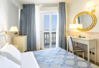 Hotel Baia Imperiale & SPA in Rimini – Komfortables Hotelzimmer mit Balkon und Meerblick | Wellnesshotel Emilia-Romagna