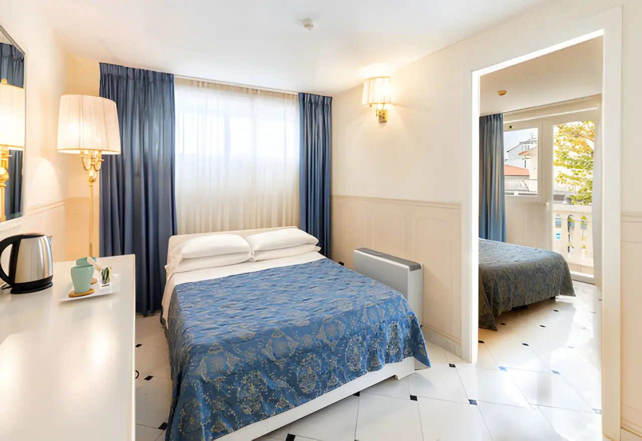 Hotel Baia Imperiale & SPA in Rimini – Komfortables Doppelzimmer mit blauen Akzenten | Wellnesshotel Adria