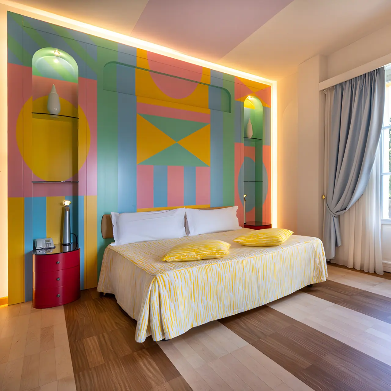 Byblos Art Hotel Villa Amistà in Corrubbio – Modernes Hotelzimmer mit farbiger Wandgestaltung | Wellnesshotel Veneto