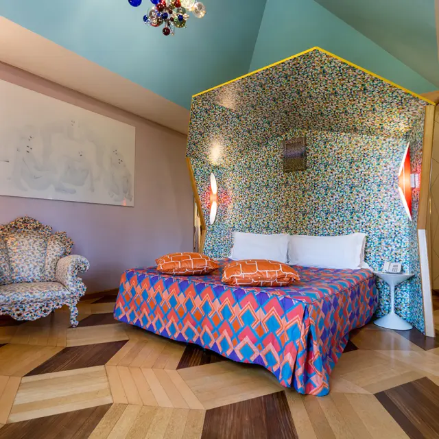 Byblos Art Hotel Villa Amistà in Corrubbio – Künstlerisches Hotelzimmer mit einzigartigem Bett | Wellnesshotel Veneto