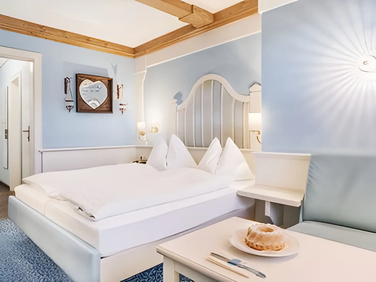 Genuss und Vitalhotel Moisl in Abtenau – Traditionelles Doppelzimmer mit Holzelementen und Alkoven | Wellnesshotel Salzburg