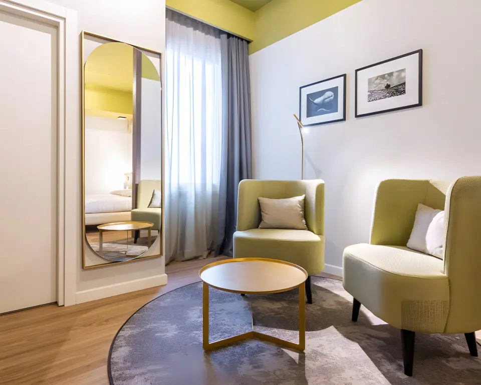 Hotel Regina Elena 57 in Rimini – Gemütliche Sitzecke im Hotelzimmer | Wellnesshotel Emilia-Romagna