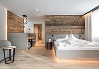 Alpin Spa Hotel die Post in Bormio – Helles Doppelzimmer mit Holzelementen | Wellnesshotel Alpenregion