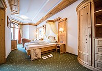 Alpin Spa Hotel die Post in Bormio – Traditionelles Doppelzimmer im alpinen Stil | Wellnesshotel Alpenregion