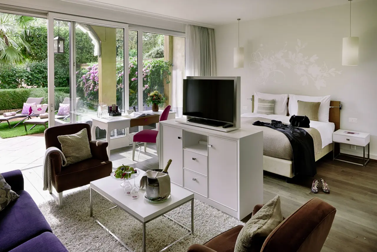 Giardino Ascona in Ascona – Elegante Suite mit privatem Garten und Sonnenliegen | Wellnesshotel Tessin