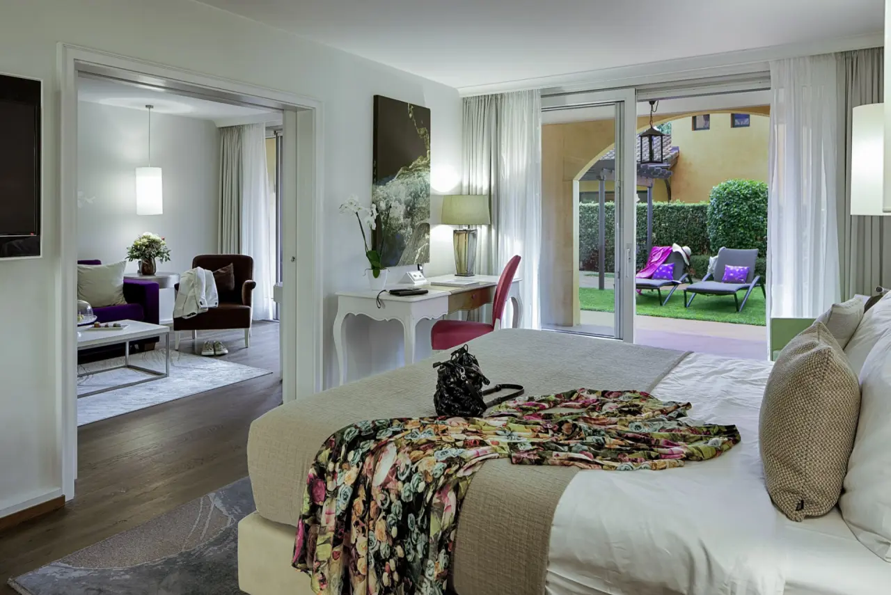 Giardino Ascona in Ascona – Geräumige Suite mit Schlaf- und Wohnbereich sowie Gartenzugang | Wellnesshotel Tessin