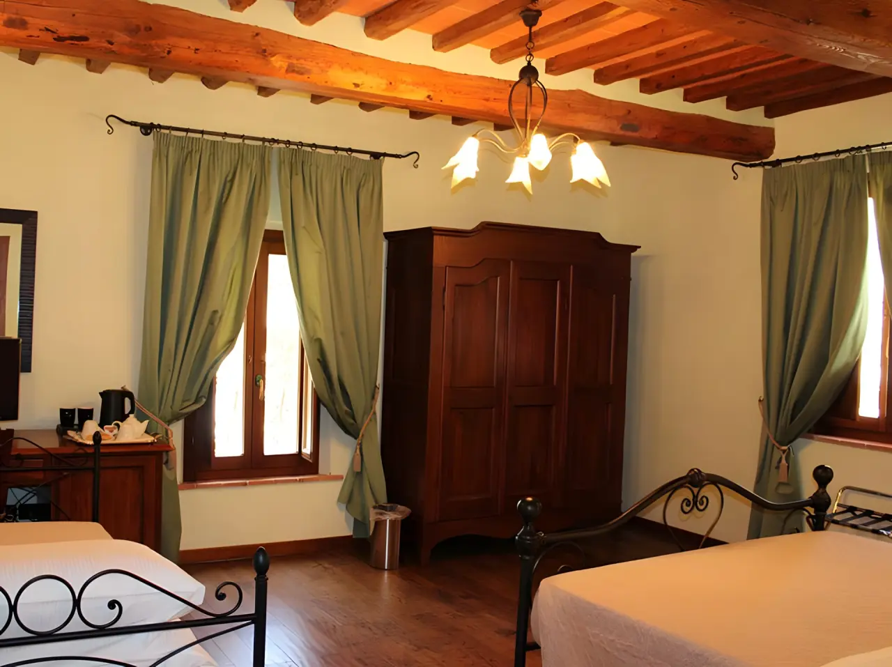 Nuovo Etrurua Resort in Montepulciano – Geräumiges Doppelzimmer mit Holzbalkendecke | Wellnesshotel Toskana