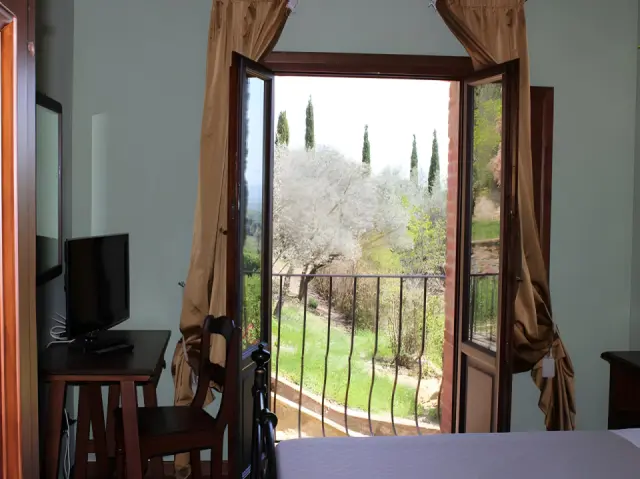 Nuovo Etrurua Resort in Montepulciano – Hotelzimmer mit Balkon und Blick ins Grüne | Wellnesshotel Toskana