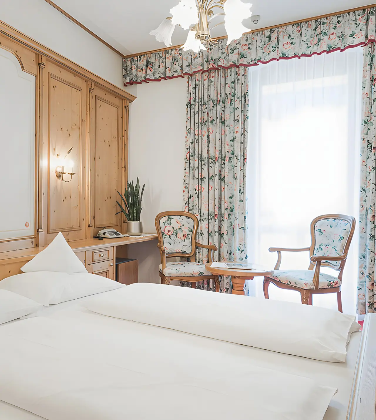 Hotel Sonklarhof in Hochgurgl – Geräumiges Doppelzimmer im traditionellen Stil | Wellnesshotel Hochgurgl