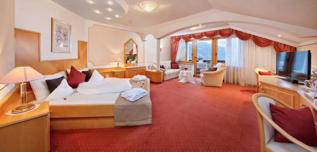 Wellness Parc Hotel Ruipacherhof in Tirolo – Komfortables Doppelzimmer mit Balkon und Bergblick | Wellnesshotel Südtirol