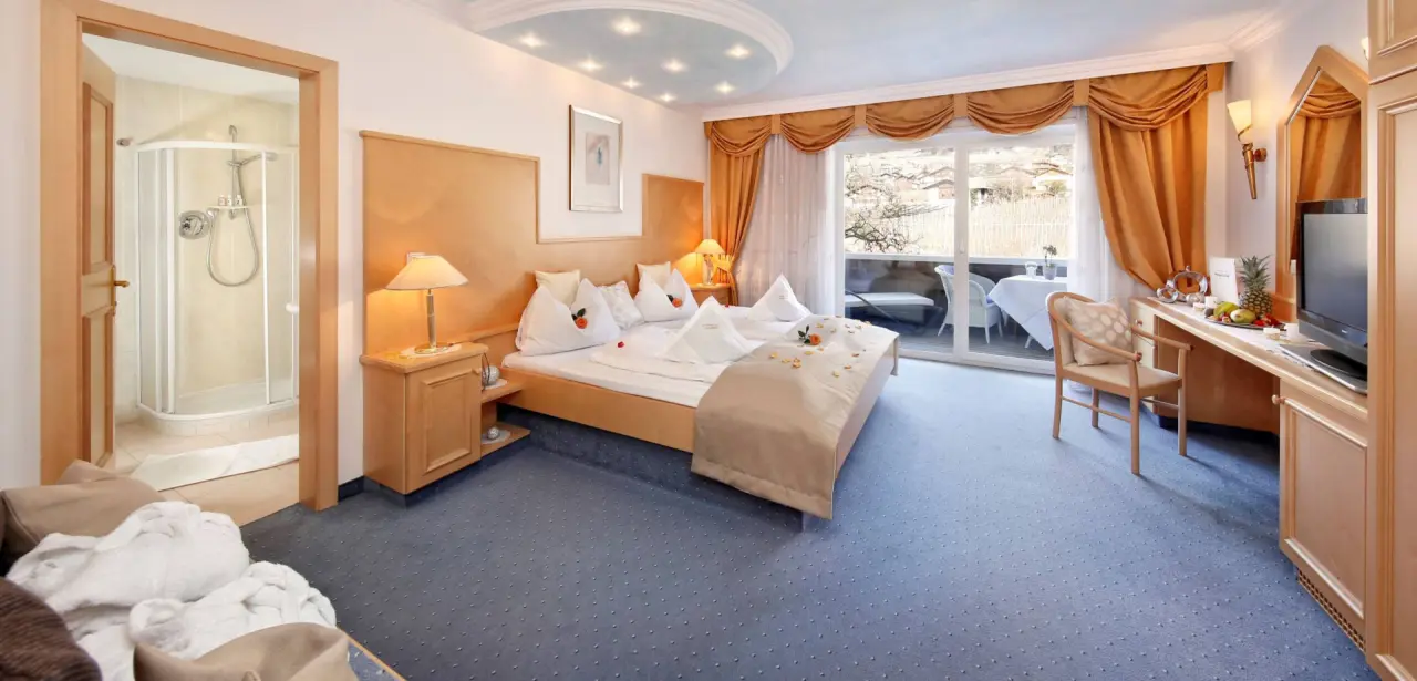 Wellness Parc Hotel Ruipacherhof in Tirolo – Komfortables Zimmer mit Bad und Balkon | Wellnesshotel Südtirol
