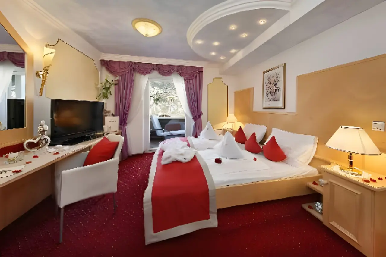 Wellness Parc Hotel Ruipacherhof in Tirolo – Gemütliches Doppelzimmer mit Balkon und TV | Wellnesshotel Südtirol