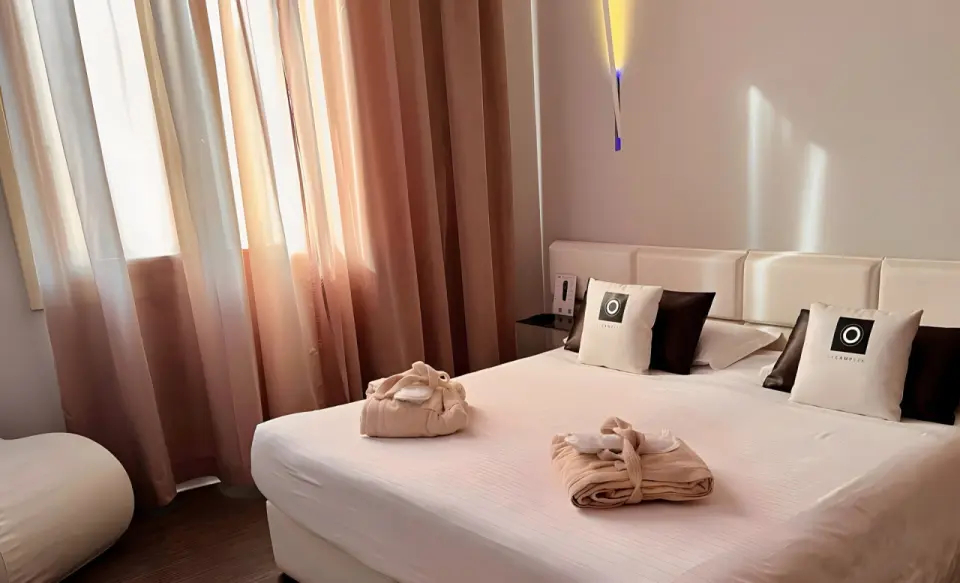 Le Camp Suite & SPA in Padua – Komfortables Doppelzimmer mit Bademänteln | Wellnesshotel Venetien