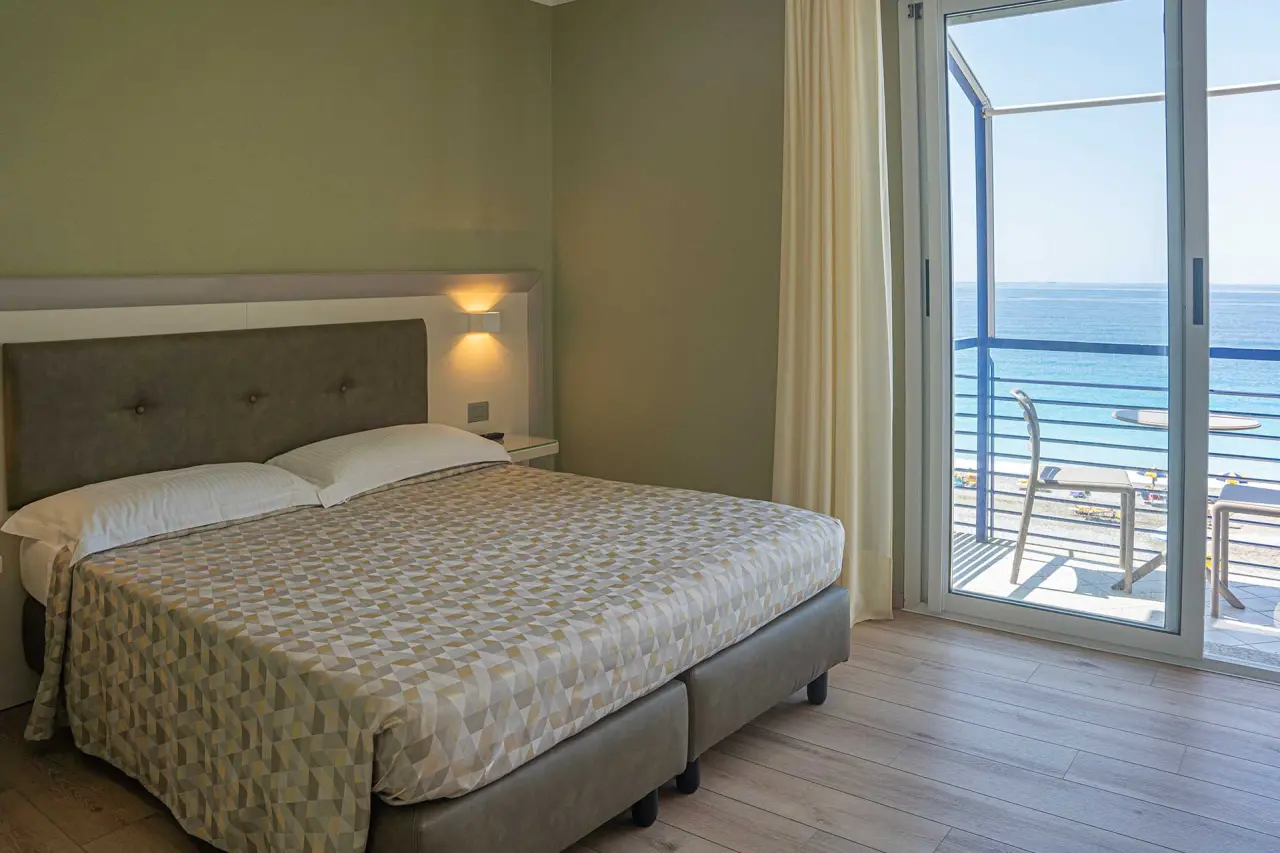 hotel & spa 4 venti in Sestri Levante – Helles Doppelzimmer mit Meerblick und Balkon | Wellnesshotel Ligurien