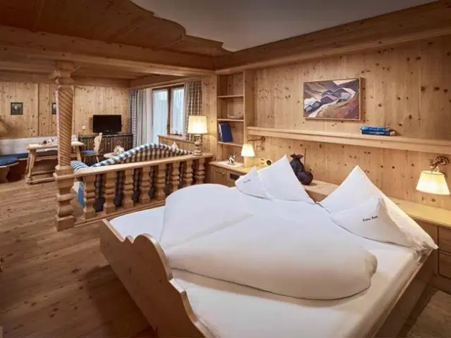 Relais & Châteaux Spa Hotel Jagdhof in Neustift im Stubaital – Gemütliches Doppelzimmer im alpinen Stil | Wellnesshotel Stubaital
