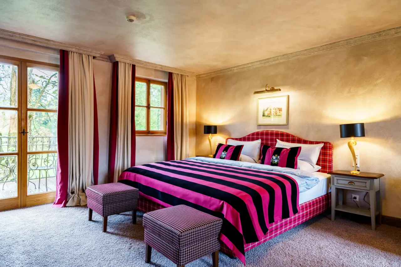 Schlosshotel Weyberhöfe in Niedernberg – Komfortables Hotelzimmer mit Balkonzugang | Wellnesshotel Spessart