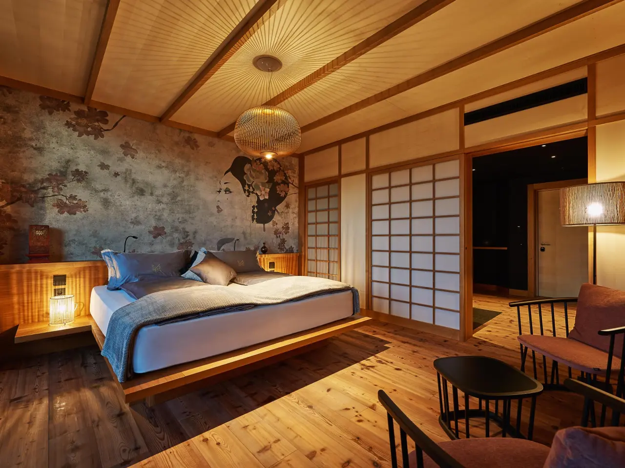 Manna Resort in Bozen – Japanisch inspiriertes Zimmer mit Shoji-Türen und Holzboden | Wellnesshotel Südtirol