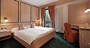 Beauty & Vital Hotel Maria in Cavalese – Komfortables Hotelzimmer mit Holzelementen | Wellnesshotel Trentino
