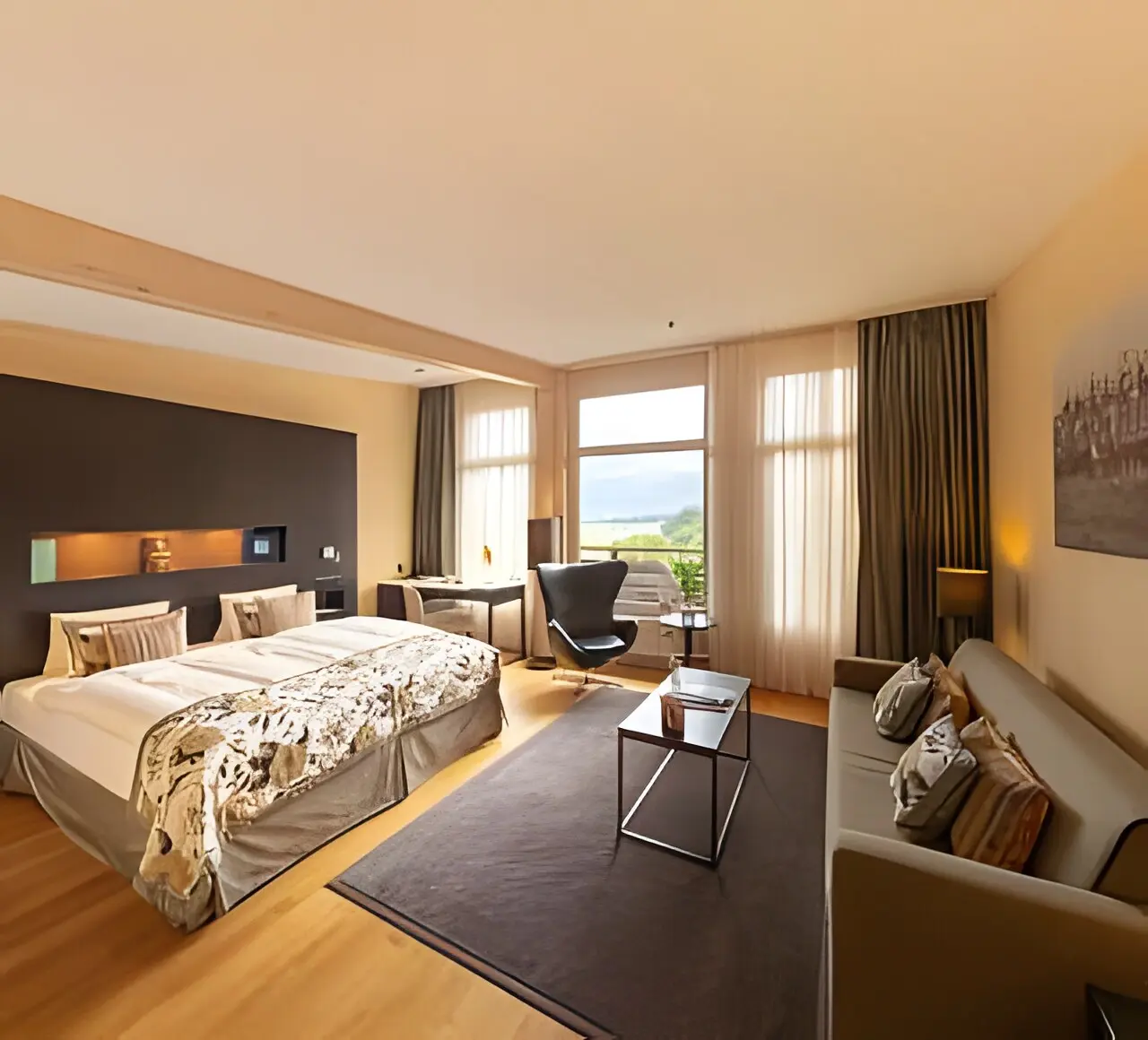 Lenkerhof gourmet spa resort in Adelboden – Geräumige Suite mit Sofa und Panoramablick | Wellnesshotel Berner Oberland